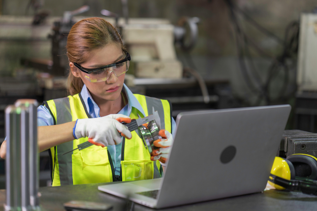 awomeninspectingcheckingsteelpartproductqualityinthefactory